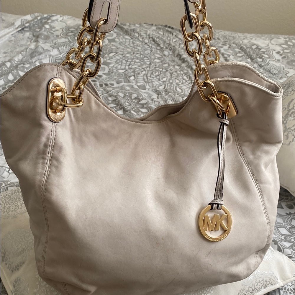 Michael Kors Cream Leather Tote Bag
Pre-loved